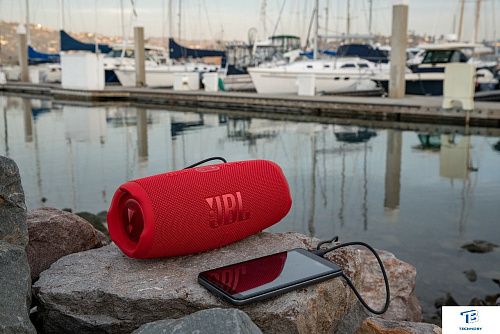 картинка Портативная колонка JBL Charge 5 Белый